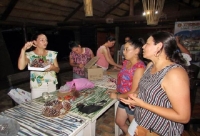 DESARROLAN ENTRETENIDO TALLER DE ADORNOS NAVIDEÑOS