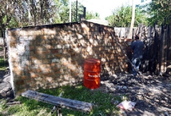 RECONSTRUYEN VIVIENDA INCENDIADA EN EL BARRIO SAN CAYETANO