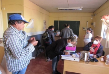 INCLUYEN VACUNACI&Oacute;N ANTICOVID EN OPERATIVO DE SALUD