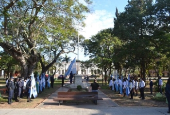POSTALES DE ACTO DESCENTRALIZADO DEL 25 DE MAYO