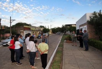 DESCUBREN PLACA EN HONOR AL ESCRITOR JOS&Eacute; ALBERTO ALARCON