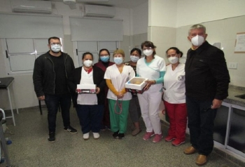 D&Iacute;A DE LA ENFERMERA: ENTREGAN PRESENTE EN EL HOSPITAL LOCAL
