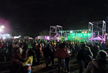 REALIZAN FESTIVAL POSTERGADO EN EL B&ordm; VIRGEN DEL ROSARIO